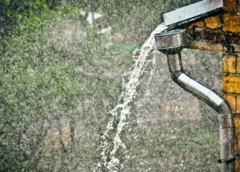 Un pas vers l'exploitation de l'énergie propre de l'eau de pluie