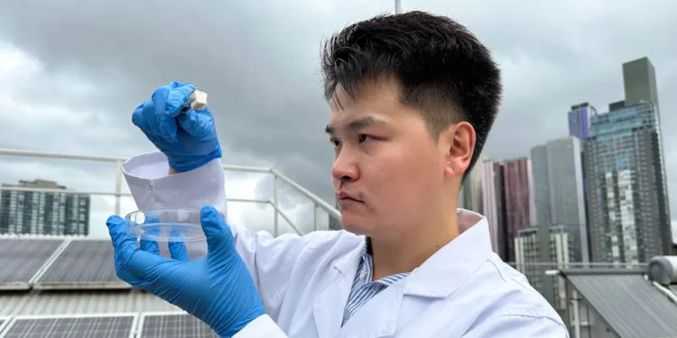 Un dispositif spongieux intelligent capture l'eau dans l'air