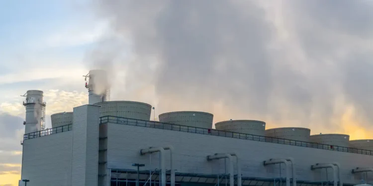 Une première : un système utilise la lumière du soleil pour alimenter la capture du carbone