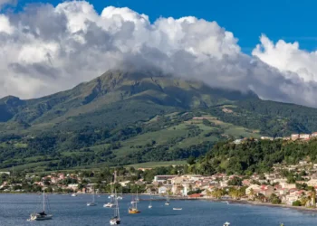 EDF Renouvelables inaugure une centrale solaire sur une coulée de lave en Martinique