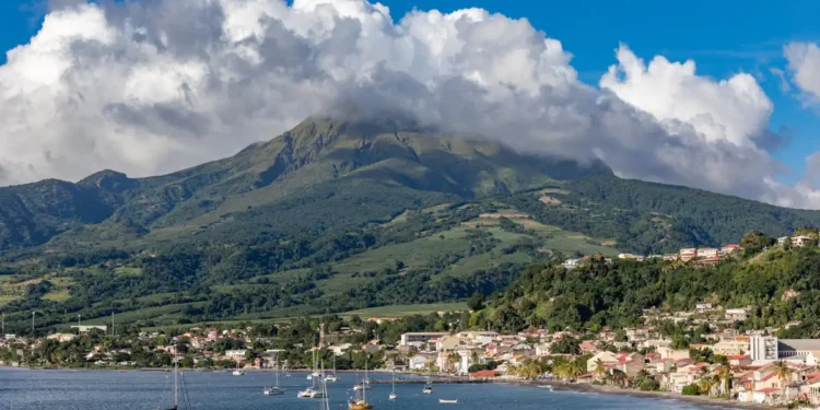 EDF Renouvelables inaugure une centrale solaire sur une coulée de lave en Martinique