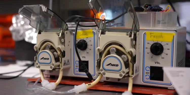 Les ingénieurs s'attaquent à l'intermittence de la lumière du soleil pour le dessalement solaire