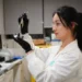 Une nouvelle batterie liquide pourrait permettre aux foyers australiens d'accéder au stockage solaire