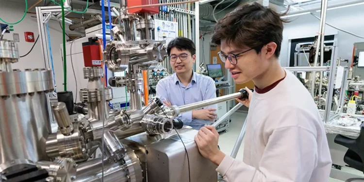 Des scientifiques découvrent l'une des jonctions semi-conductrices les plus fines au monde se formant à l'intérieur d'un matériau quantique