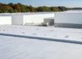 Le cool roofing : une solution efficace pour améliorer les performances énergétiques des bâtiments