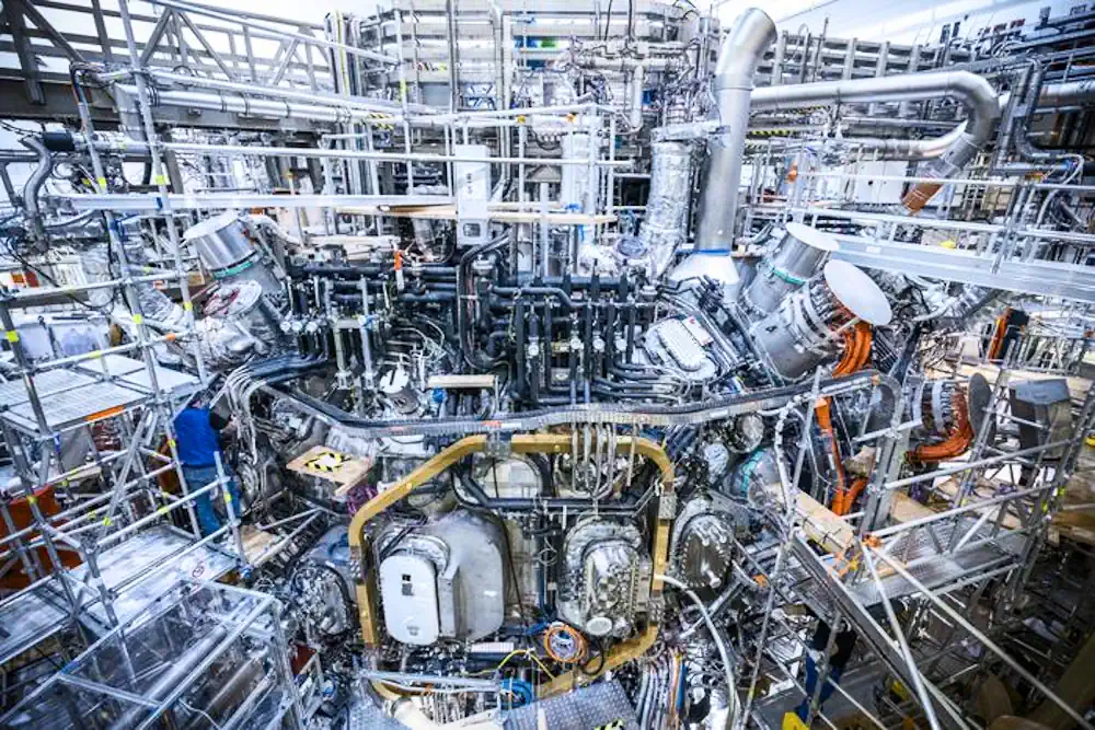 Vue de la salle d'expérimentation Wendelstein 7-X à l'Institut Max Planck de physique des plasmas à Greifswald, en Allemagne.
