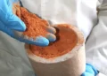 L'argile ordinaire de qualité inférieure renforce le béton à faible teneur en carbone
