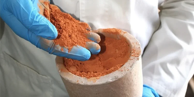 L'argile ordinaire de qualité inférieure renforce le béton à faible teneur en carbone