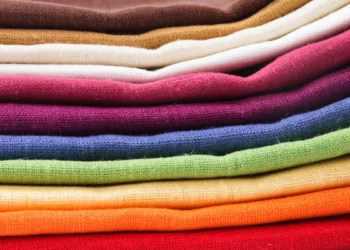 L'IA peut contribuer à réduire les déchets et à améliorer la qualité des tissus teints