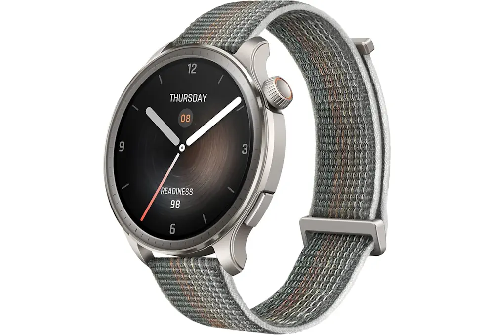 Montre intelligente Amazfit Balance avec bracelet camouflage.