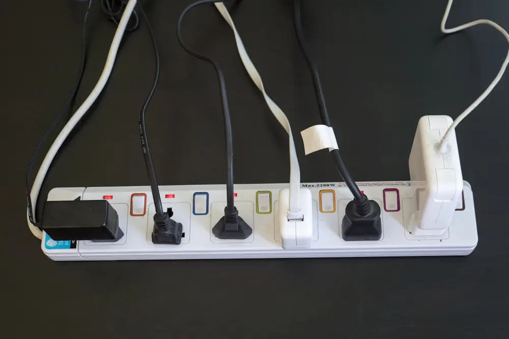 Le fait d’avoir de nombreux chargeurs branchés dans votre maison peut entraîner une consommation d’énergie vampire considérable