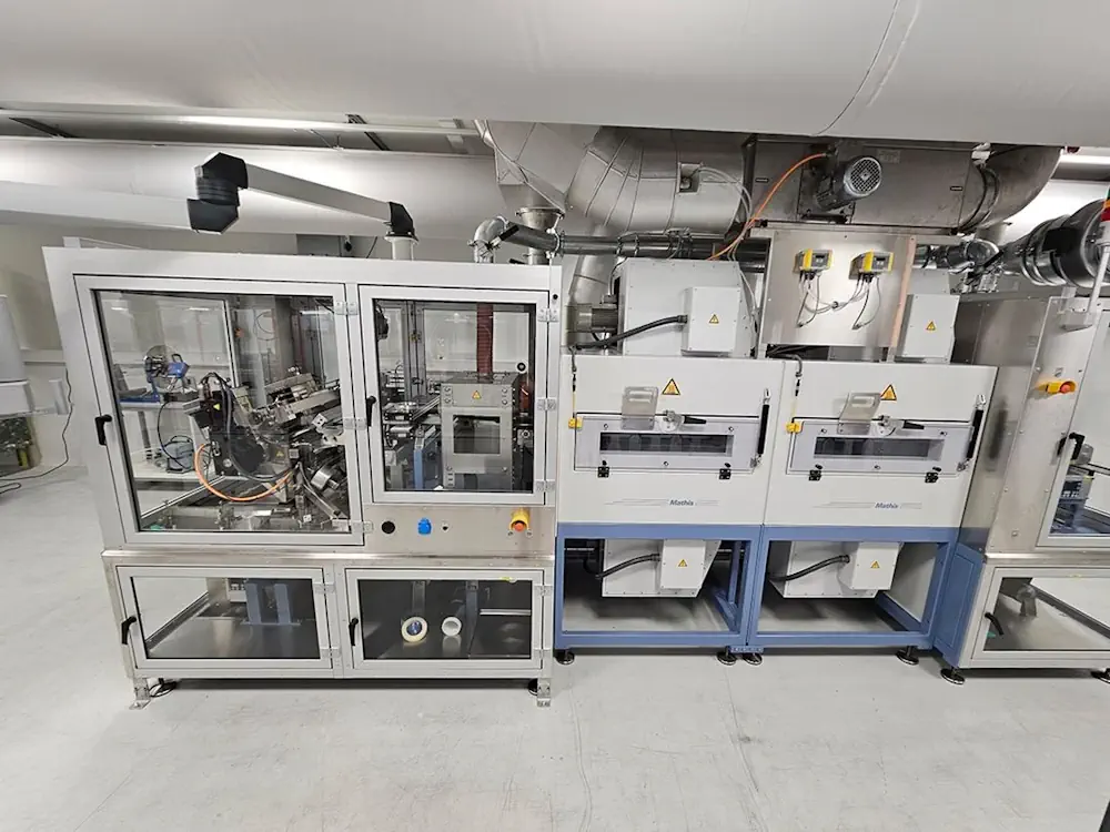 L'instrument de revêtement du SINTEF Battery Lab, avec un système de ventilation permettant également de réaliser un revêtement NMP antidéflagrant.