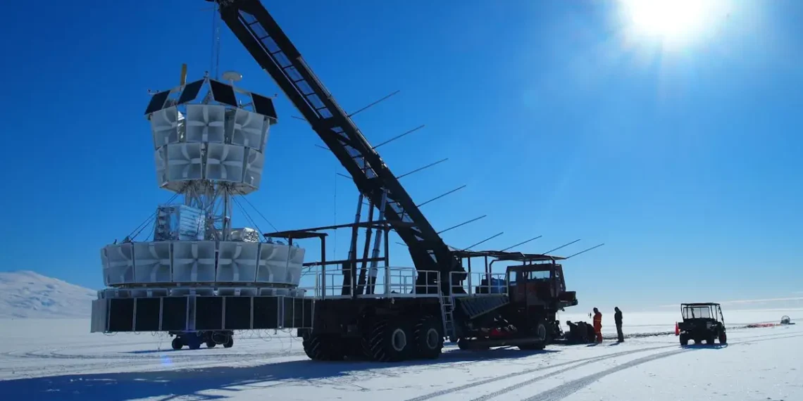 Des impulsions radio étranges provenant de la glace de l'Antarctique sont détectées