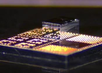 De nouvelles puces 3D pourraient rendre l'électronique plus rapide et plus économe en énergie