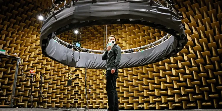 Les voitures électriques et leurs signaux d'avertissement sont difficiles à localiser à faible vitesse