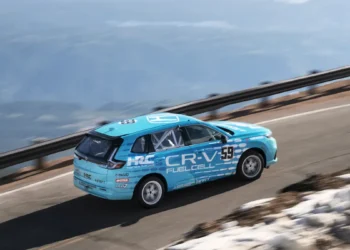 Le Honda CR-V e:FCEV participe aux "Pikes Peak" en tant que 1er véhicule de course fonctionnant à l'hydrogène