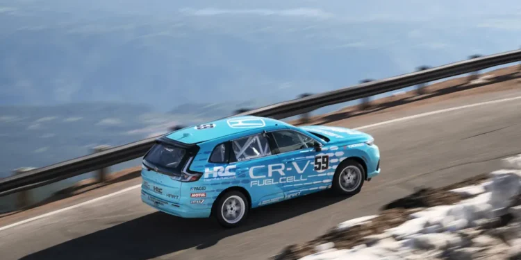 Le Honda CR-V e:FCEV participe aux "Pikes Peak" en tant que 1er véhicule de course fonctionnant à l'hydrogène