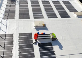 Photovoltaïques ultralégers : Heliup inaugure sa ligne de production de 100 MWc au Cheylas (38)
