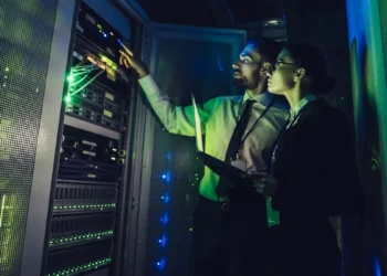L'impact environnemental des nouvelles technologies : entre promesses et dettes écologiques
