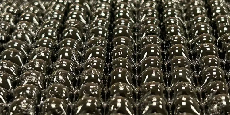 Un dispositif de la taille d'une fenêtre capte l'air pour obtenir de l'eau potable