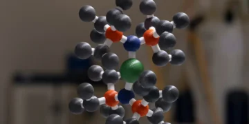 Des chimistes créent un aimant moléculaire qui pourrait multiplier par 100 la capacité de stockage des données