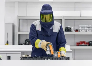 La batterie britannique VarEVolt charge en 18 secondes et affiche 6 kW/kg, un record mondial