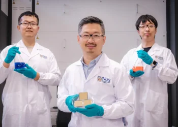 Des chercheurs créent une cellule solaire tandem pérovskite record avec une nouvelle molécule captant le proche infrarouge (NIR)