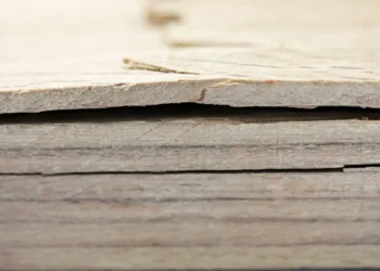 Un procédé de vieillissement rapide utilisable dans la pratique pour les matériaux à base de bois