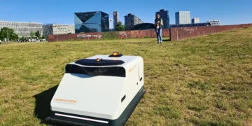 Un robot BSR nettoie les mégots à Berlin : 3ème phase d’essai pour repenser la cohabitation humain-machine