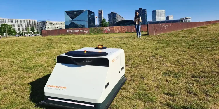 Un robot BSR nettoie les mégots à Berlin : 3ème phase d’essai pour repenser la cohabitation humain-machine