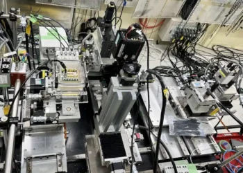 La lentille de la plaquette modifie la taille du faisceau de rayons X de plus de 3 400 fois