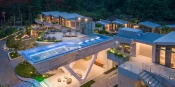 Un miroir d’eau suspendu dans la canopée thaïlandaise