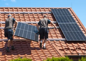 Panneaux photovoltaïques : 4 raisons de privilégier un installateur local