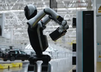 UBTech dévoile le Walker S2, premier humanoïde à gérer son énergie de manière autonome