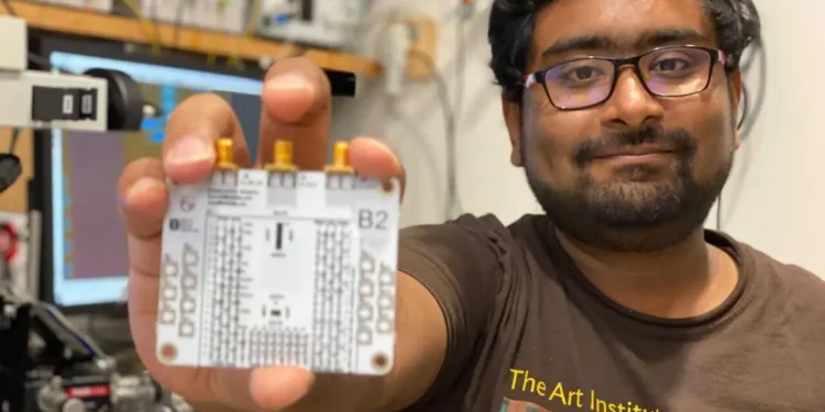 Première puce quantique électronique-photonique fabriquée dans une fonderie commerciale