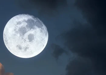 Pleine Lune d’août 2025 : un rendez-vous astronomique sous le signe de l’Esturgeon