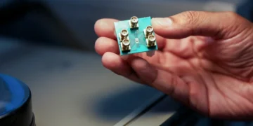 Des chercheurs construisent le premier "cerveau à micro-ondes" sur une puce