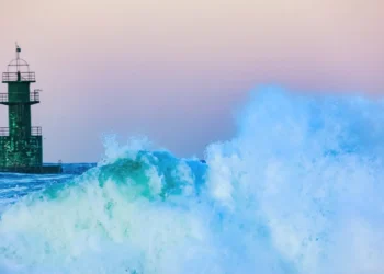 La houle cyclonique, ces vagues lointaines qui frappent nos côtes avant l’ouragan
