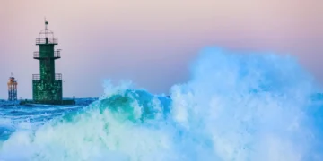 La houle cyclonique, ces vagues lointaines qui frappent nos côtes avant l’ouragan