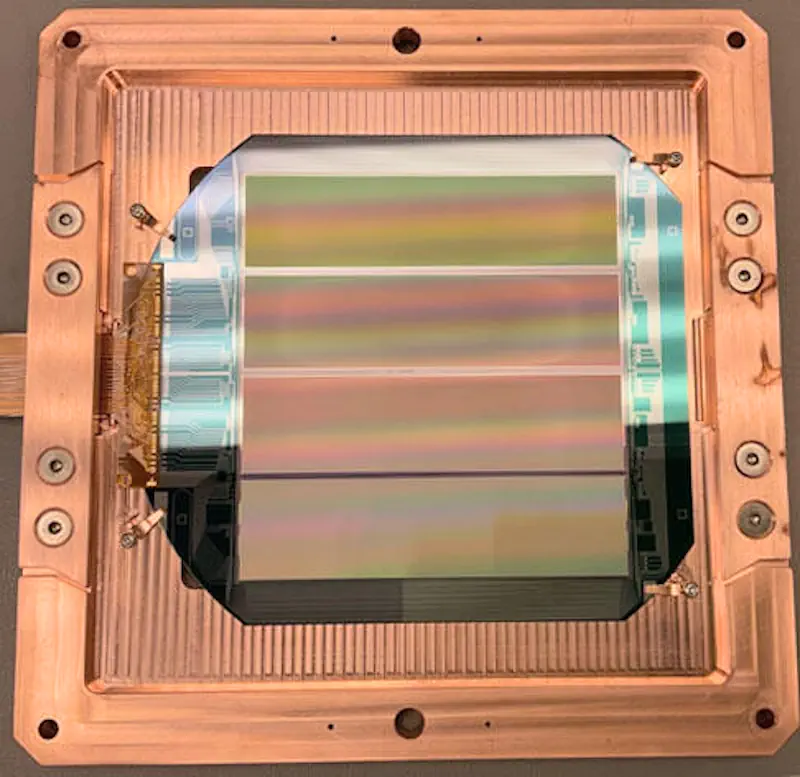 Les capteurs CCD en silicium sont suffisamment sensibles pour détecter des particules de matière noire de la taille d'un électron, si elles existent.