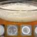 La recherche sur la stabilité des mousses trouve un sujet d'étude précieux dans un grand verre de bière