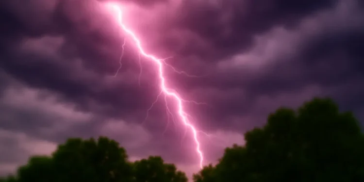 Quand les éclairs polluent autant que votre voiture : les vérités révélés par TEMPO