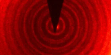 « À travers un solide à deux millions de kilomètres à l'heure ! »