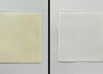 L'élimination des taches jaunes sur un tissu à l'aide de la lumière bleue