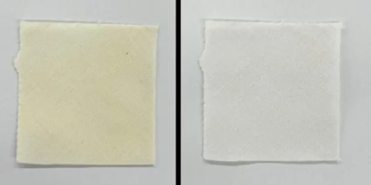 L'élimination des taches jaunes sur un tissu à l'aide de la lumière bleue