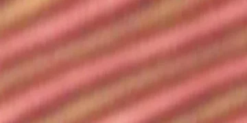 Sous un simple rayon lumineux, la matière s’anime en motifs répétés à l’infini