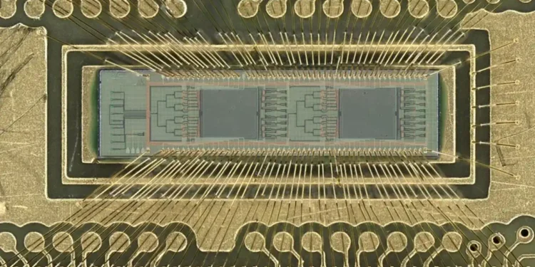 Une puce photonique réduit de 99 % la consommation énergétique des calculs d’IA