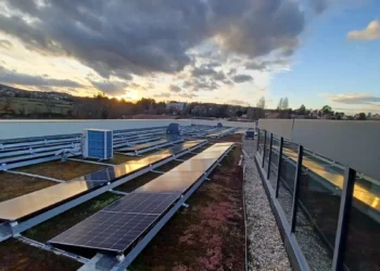 Faradae installe sa première unité de stockage d’énergie sur mesure dans un établissement médico-social près de Lyon