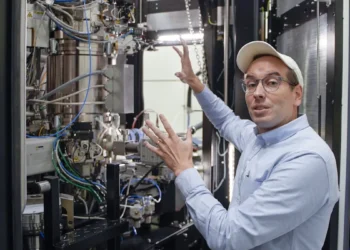 Les microscopes peuvent désormais observer les matériaux devenir quantiques grâce à l'hélium liquide