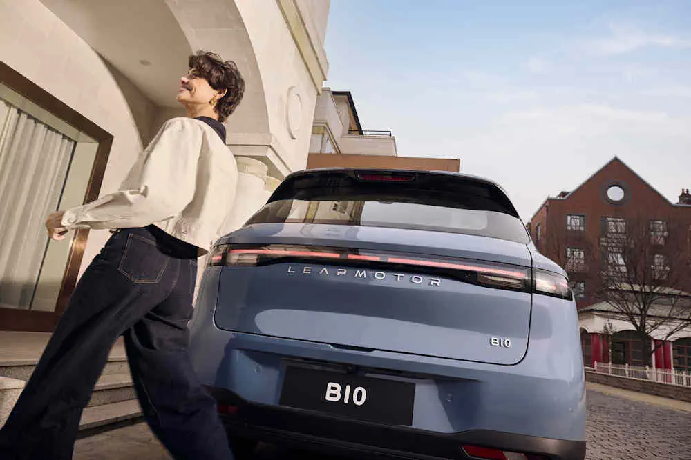 Vue extérieure arrière - SUV B10 - Crédit Stellantis